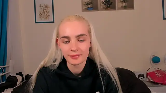 Snapshot of OliviaKisss chatting on 20, 4, 2026 OliviaKisss online show from 20, 4, 2026