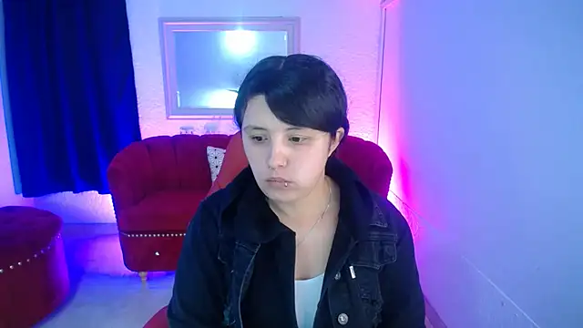 Snapshot of nathaly_low1 chatting on 8, 6, 2026 nathaly low1 online show from 8, 6, 2026