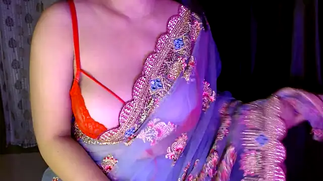 Snapshot of janifer001 chatting on 23, 11, 2025 janifer001 online show from 23, 11, 2025