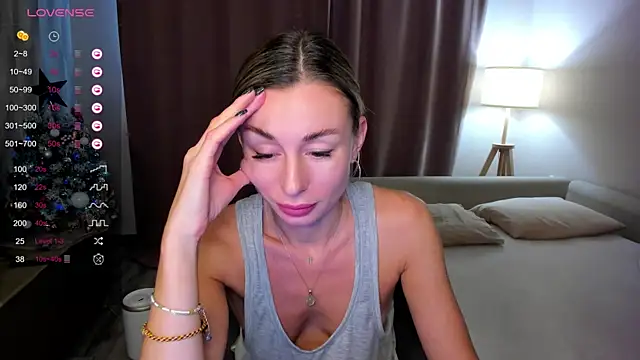 Snapshot of DannaEvan chatting on 5, 1, 2025 DannaEvan online show from 5, 1, 2025