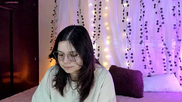 Snapshot of Mey_moon chatting on 11, 12, 2024 Mey moon online show from 11, 12, 2024