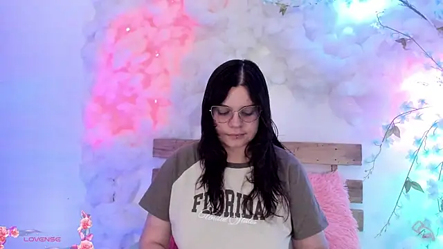 Snapshot of Mey_moon chatting on 3, 2, 2025 Mey moon online show from 3, 2, 2025