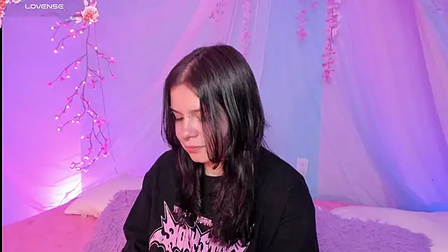 Snapshot of Mey_moon chatting on 14, 7, 2026 Mey moon online show from 14, 7, 2026