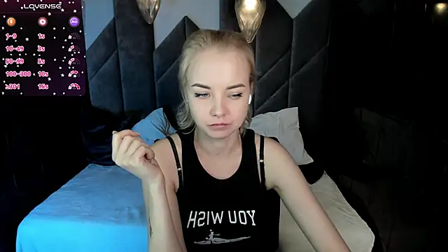 StephanieSweety online show from 5, 2, 2025