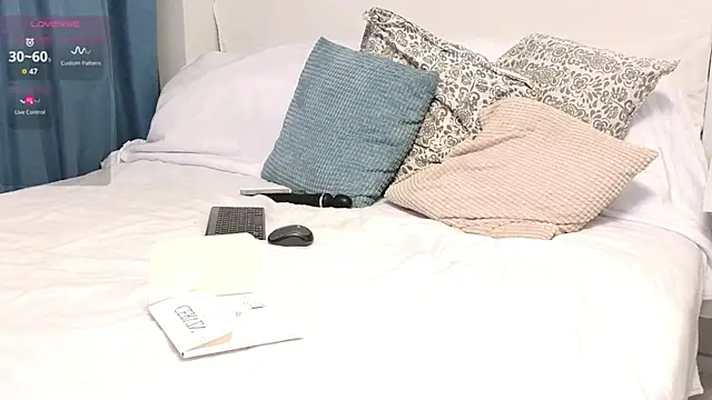 missmiamore online show from 25, 1, 2025