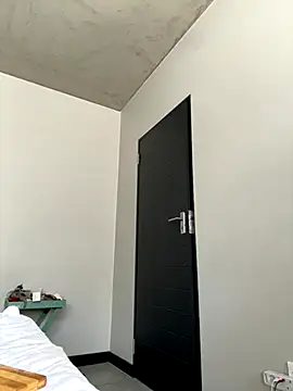 Snapshot of BedroomBullyX5 chatting on 27, 10, 2025 BedroomBullyX5 online show from 27, 10, 2025