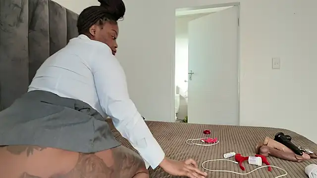 BedroomBullyX5 online show from 14, 5, 2026
