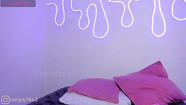Snapshot of meganjames1 chatting on 15, 2, 2025 meganjames1 online show from 15, 2, 2025