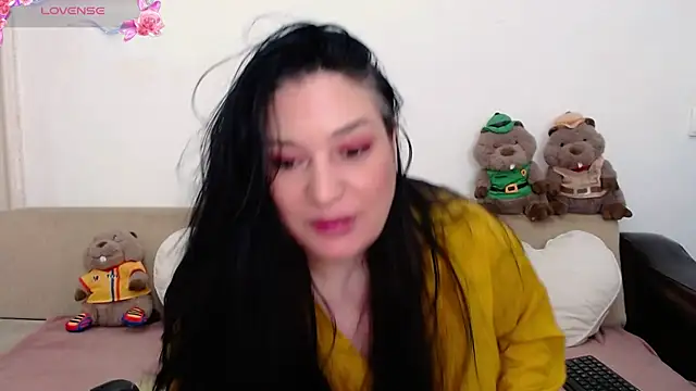 Snapshot of ElenaRose90 chatting on 4, 6, 2026 ElenaRose90 online show from 4, 6, 2026