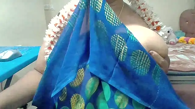 Snapshot of archanatelugu9 chatting on 8, 5, 2026 archanatelugu9 online show from 8, 5, 2026