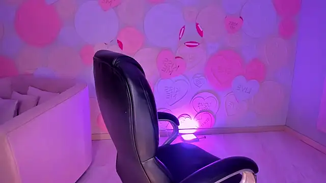 Snapshot of MileyCruz_ chatting on 22, 12, 2024 MileyCruz  online show from 22, 12, 2024
