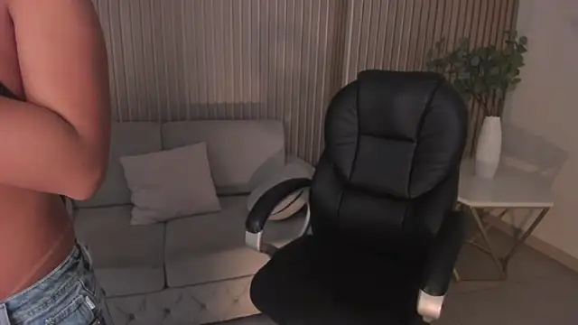 Snapshot of MileyCruz_ chatting on 19, 2, 2025 MileyCruz  online show from 19, 2, 2025