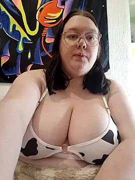 Sexycurvyemilyy online show from 11, 4, 2026