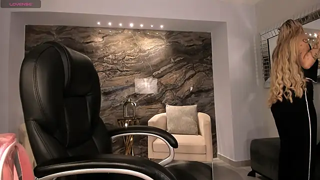 SophiePalmer online show from 20, 2, 2025