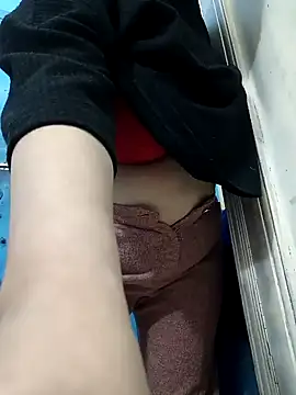 Sexybomb33 online show from 3, 1, 2025