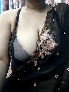 Sexybomb33 online show from 8, 2, 2025