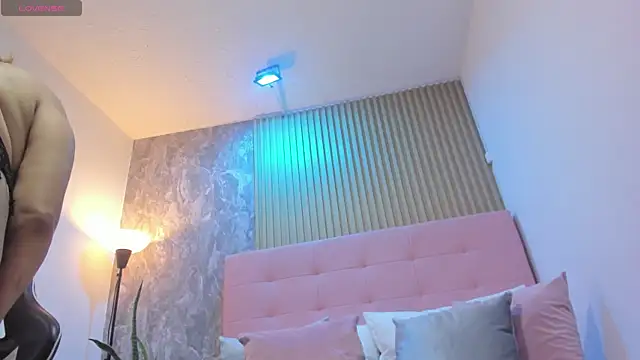 victoria  milf  online show from 3, 12, 2025