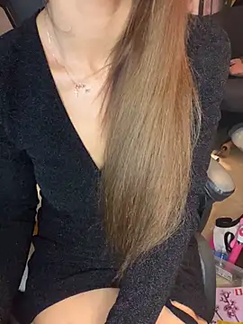 Snapshot of LaPetitechienne1 chatting on 24, 2, 2025 LaPetitechienne1 online show from 24, 2, 2025