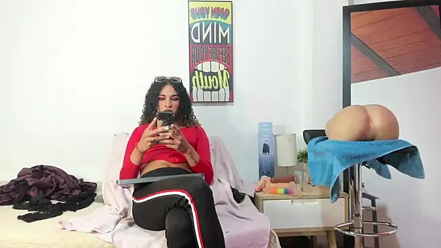 Snapshot of StefanyMiler chatting on 4, 12, 2025 StefanyMiler online show from 4, 12, 2025