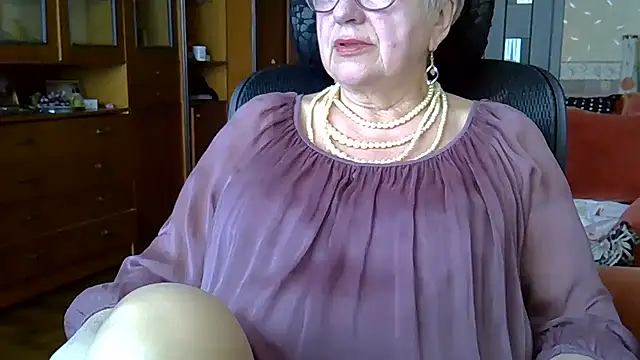 SweetCherry27 online show from 18, 3, 2025