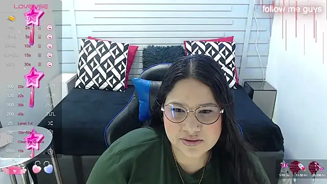 Snapshot of evelin_zaens chatting on 31, 1, 2025 evelin zaens online show from 31, 1, 2025