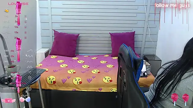 Snapshot of evelin_zaens chatting on 4, 2, 2025 evelin zaens online show from 4, 2, 2025