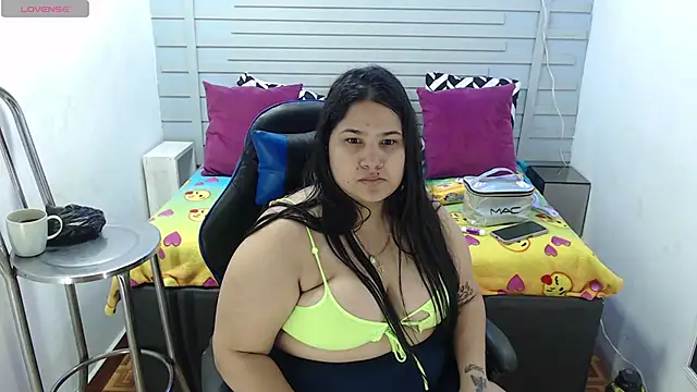 Snapshot of evelin_zaens chatting on 6, 2, 2025 evelin zaens online show from 6, 2, 2025