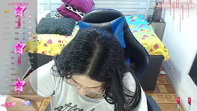 Snapshot of evelin_zaens chatting on 7, 2, 2025 evelin zaens online show from 7, 2, 2025