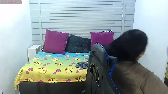 Snapshot of evelin_zaens chatting on 9, 2, 2025 evelin zaens online show from 9, 2, 2025
