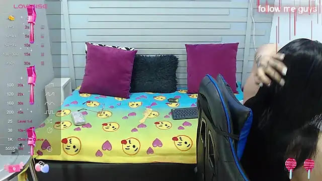 Snapshot of evelin_zaens chatting on 17, 2, 2025 evelin zaens online show from 17, 2, 2025