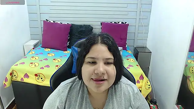 Snapshot of evelin_zaens chatting on 19, 2, 2025 evelin zaens online show from 19, 2, 2025