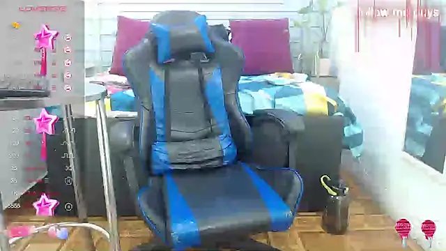 Snapshot of evelin_zaens chatting on 24, 2, 2025 evelin zaens online show from 24, 2, 2025