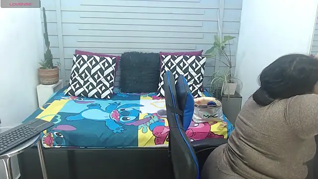 Snapshot of evelin_zaens chatting on 25, 2, 2025 evelin zaens online show from 25, 2, 2025