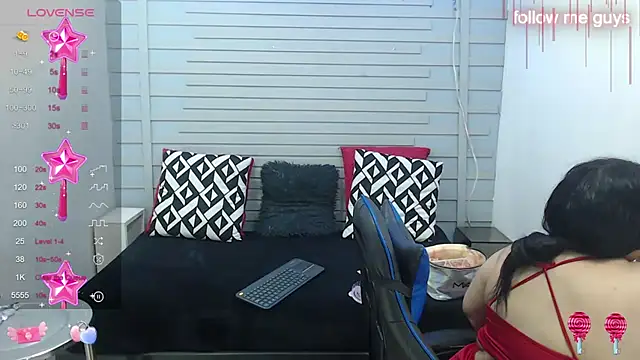 Snapshot of evelin_zaens chatting on 15, 3, 2025 evelin zaens online show from 15, 3, 2025
