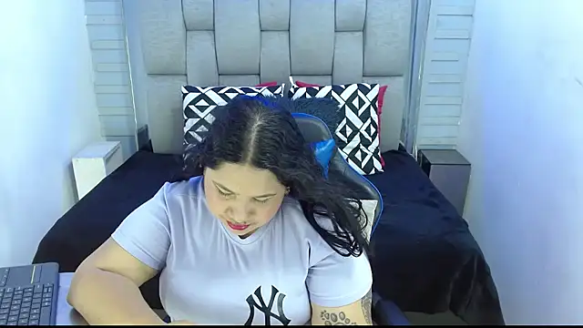 Snapshot of evelin_zaens chatting on 16, 9, 2025 evelin zaens online show from 16, 9, 2025
