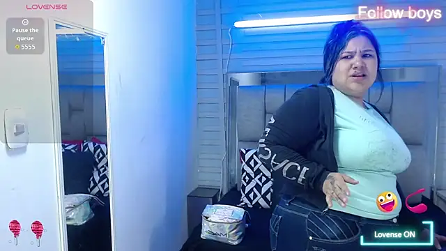 Snapshot of evelin_zaens chatting on 2, 10, 2025 evelin zaens online show from 2, 10, 2025