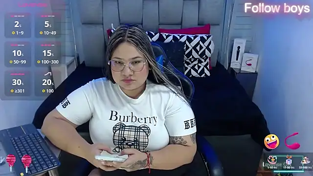 Snapshot of evelin_zaens chatting on 3, 10, 2025 evelin zaens online show from 3, 10, 2025