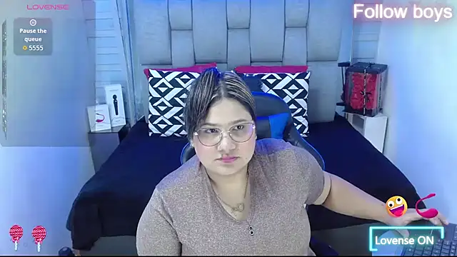 Snapshot of evelin_zaens chatting on 14, 10, 2025 evelin zaens online show from 14, 10, 2025
