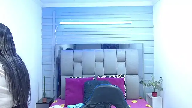 evelin zaens online show from 8, 4, 2026