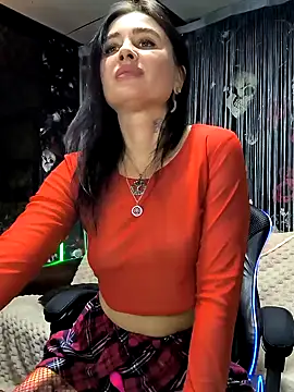 Snapshot of KikiXRed chatting on 4, 12, 2024 KikiXRed online show from 4, 12, 2024