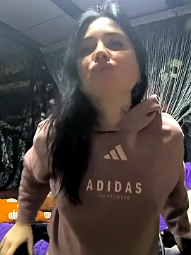 Snapshot of KikiXRed chatting on 10, 11, 2025 KikiXRed online show from 10, 11, 2025