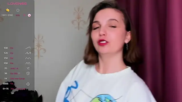 KindHazelHere  online show from 28, 2, 2025