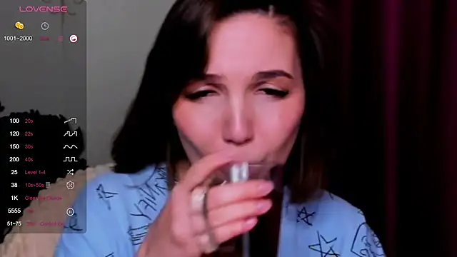 KindHazelHere  online show from 3, 3, 2025