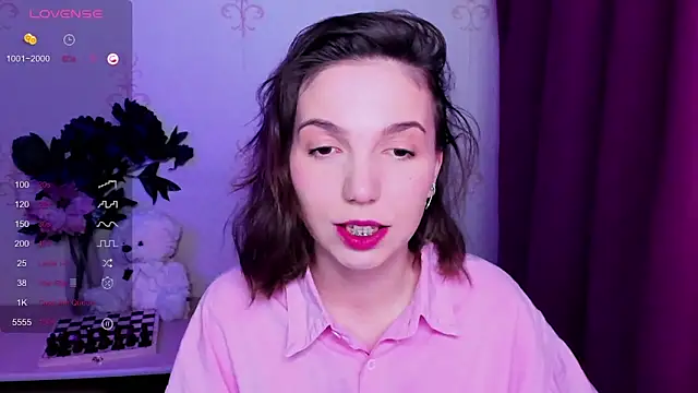 KindHazelHere  online show from 26, 3, 2026