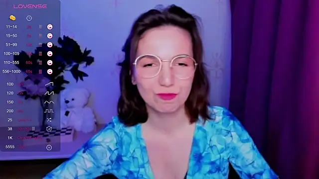 KindHazelHere  online show from 18, 4, 2026