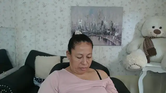 mature martina online show from 25, 5, 2026