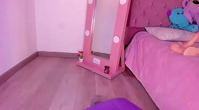 isa red hair online show from 7, 2, 2025