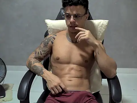 Snapshot of Gust027 chatting on 13, 4, 2026 Gust027 online show from 13, 4, 2026