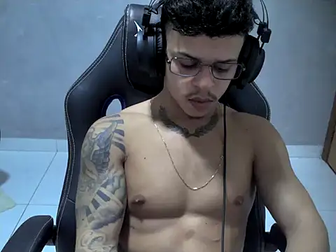 Snapshot of Gust027 chatting on 15, 4, 2026 Gust027 online show from 15, 4, 2026