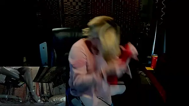 Snapshot of CharlotteAshton chatting on 25, 6, 2026 CharlotteAshton online show from 25, 6, 2026